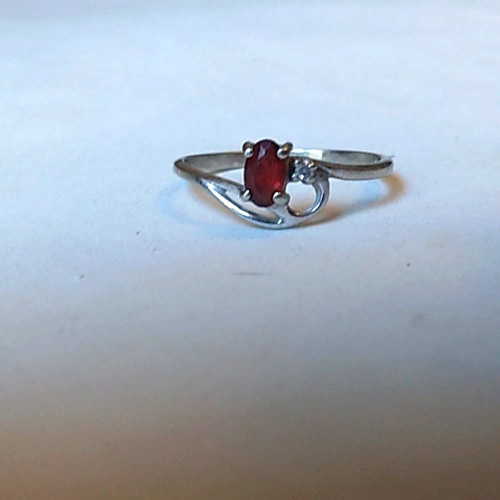 10k white gold with garnet and diamond ring